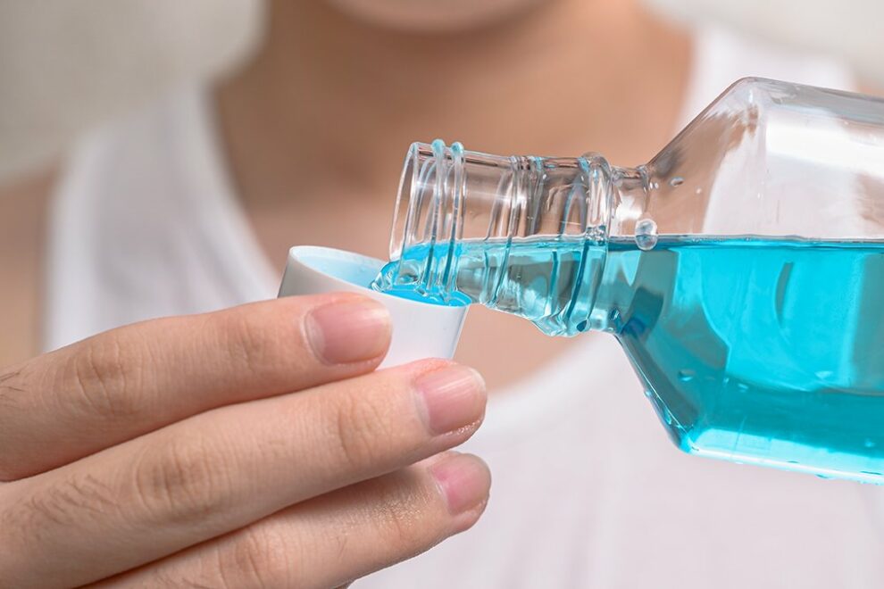 Colutorios y enjuagues bucales: cuáles usar y cuáles evitar